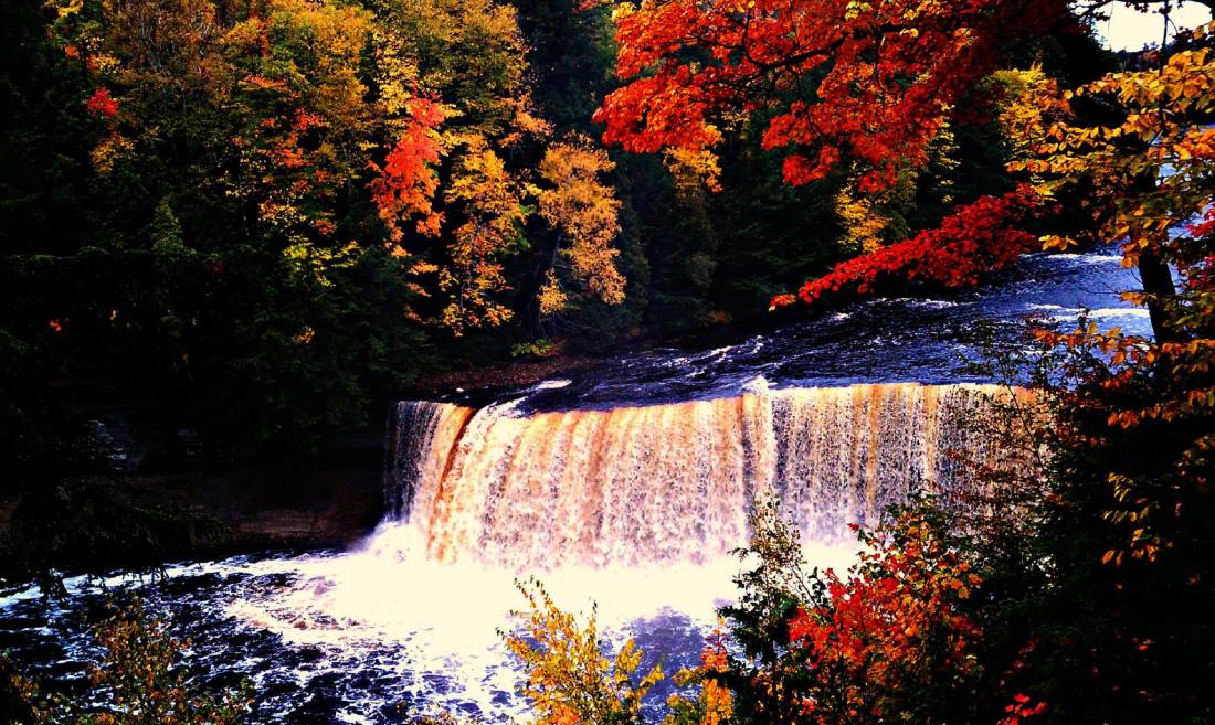 Upper fall in peak color at the heart of autumn.